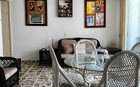 Sobre Costera, 1min La Quebrada, 3m playas/yates